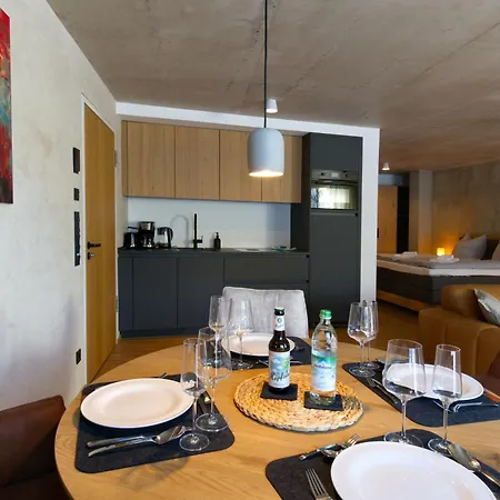Apartamento Adlerhaus, Gartenwohnung -410- Mittenwald