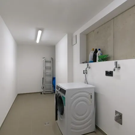 Apartament Adlerhaus, Gartenwohnung -410- Mittenwald